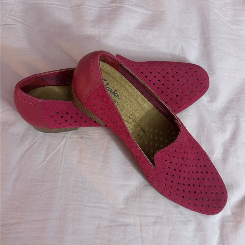 Clarks Women's Raspberry Flats - Picture 2 of 5